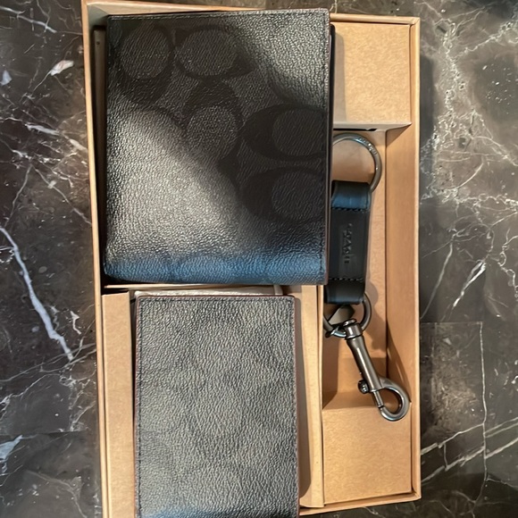 Coach Men’s Oxblood Black Wallet 3 piece gift set - Picture 5 of 7